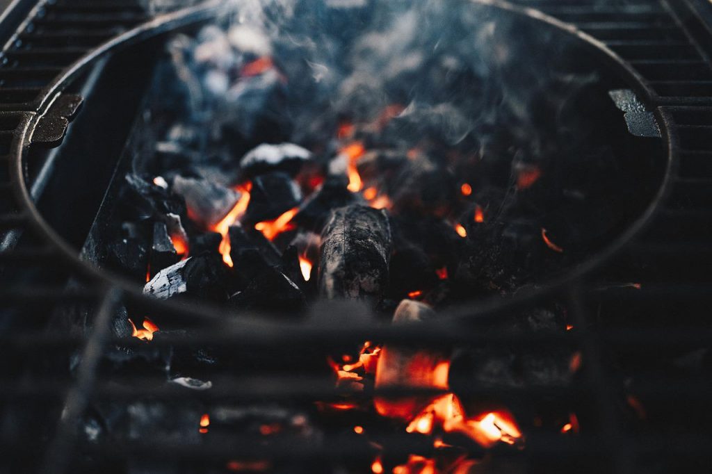 Barbecue à charbon