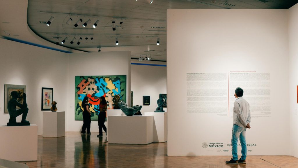Comment choisir le mobilier pour musées et expositions ?