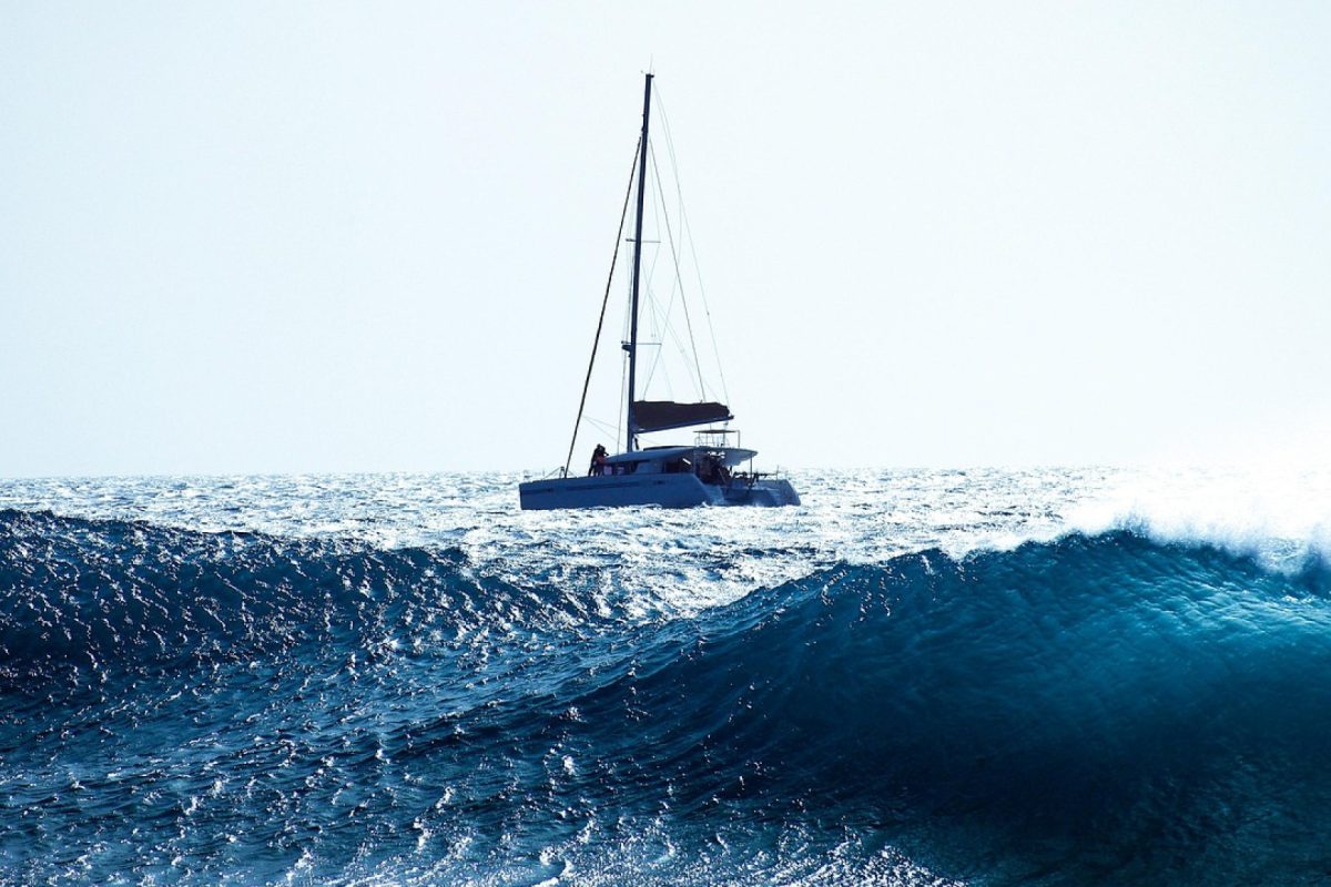 Pourquoi choisir une croisière en catamaran avec vol inclus ?