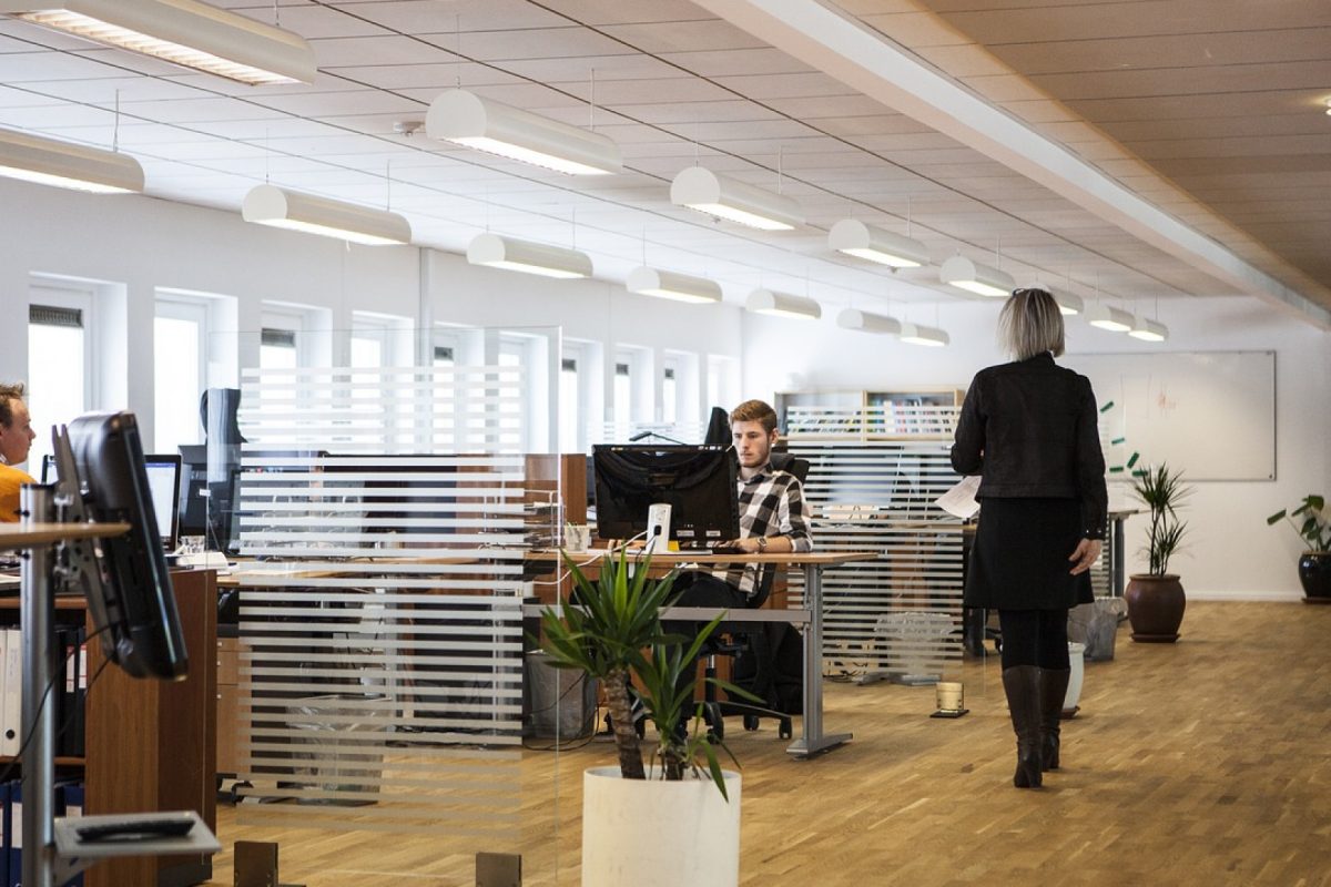 Espace de travail silencieux : pourquoi choisir une phonebox ?