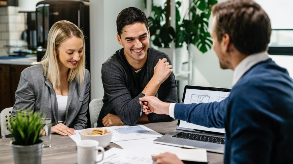 Investir dans une SCPI de banque : avantages et points à vérifier