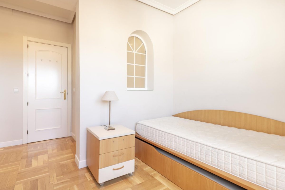 Optimiser l’espace avec un lit banquette dans un studio