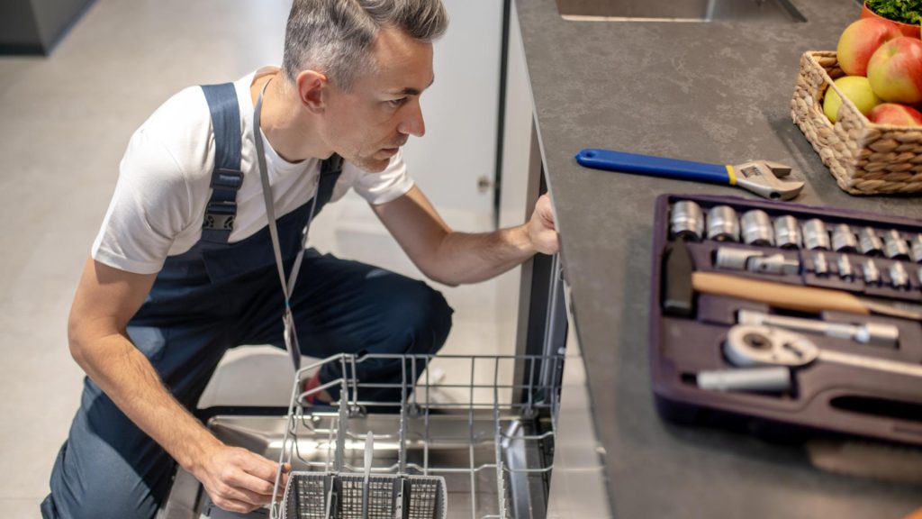 Réparateur de petits et gros électroménagers : les services indispensables à connaître