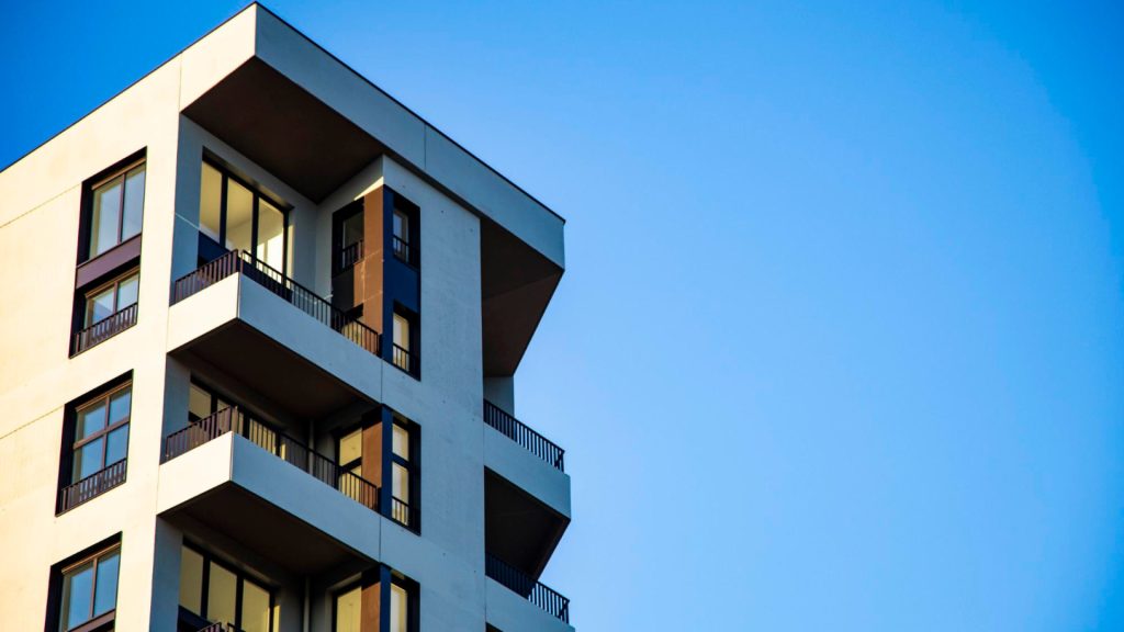 SCPI : les avantages et les risques d’investir dans cette solution immobilière