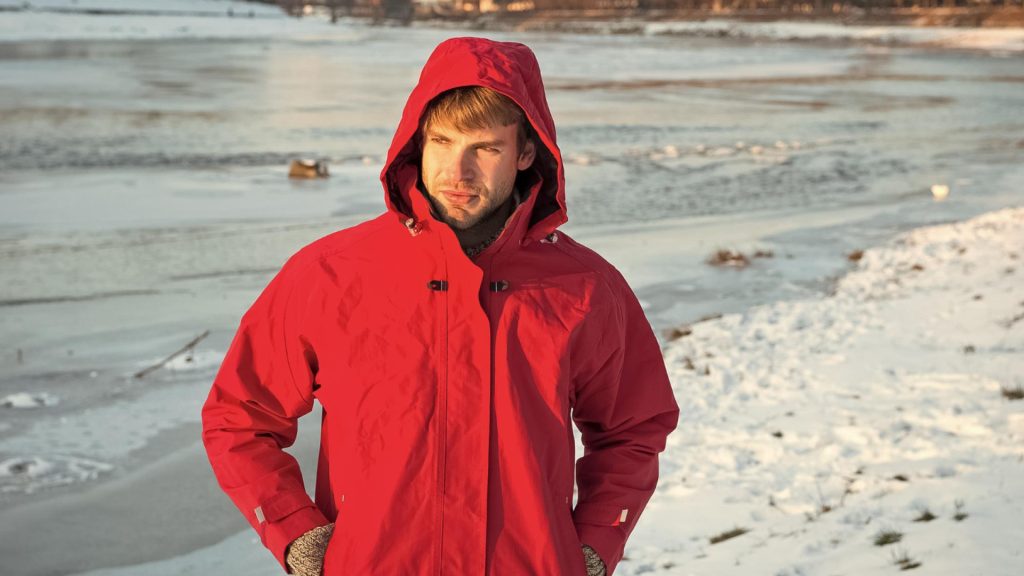 Vêtements de pluie pour homme : protection, confort et style réunis !