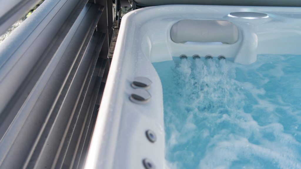 Couverture spa : un accessoire indispensable pour réduire votre consommation d’énergie