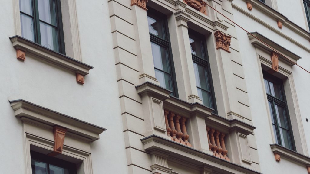 Menuiseries à Paris : comment bien choisir ses fenêtres pour un logement confortable ?