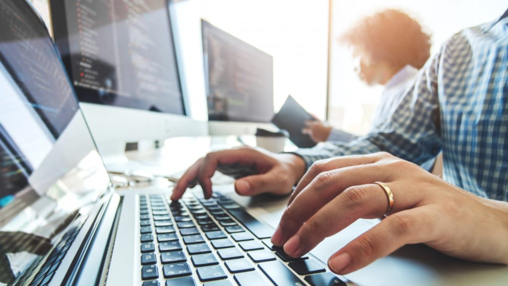 Infogérance informatique : pourquoi confier la gestion de votre IT à des experts ?