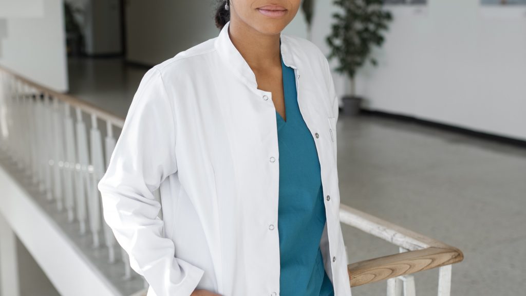 Blouse ou tunique : que choisir pour un kinésithérapeute ?