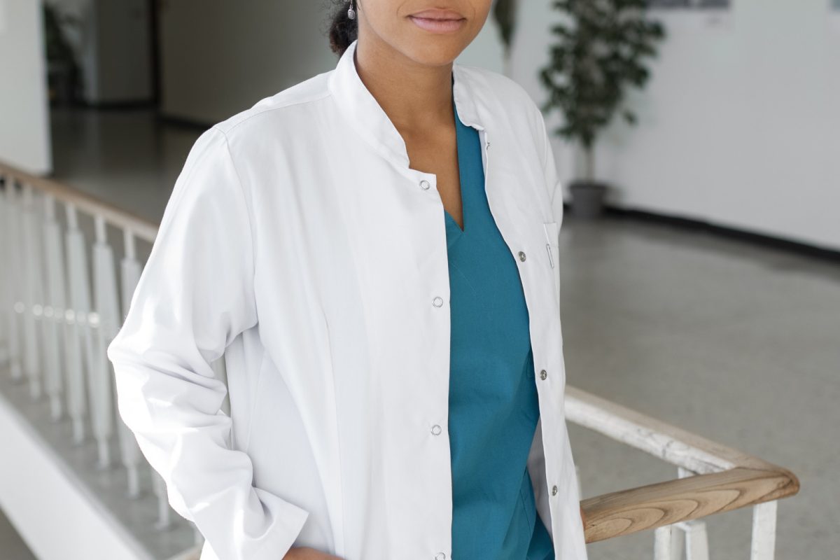 Blouse ou tunique : que choisir pour un kinésithérapeute ?