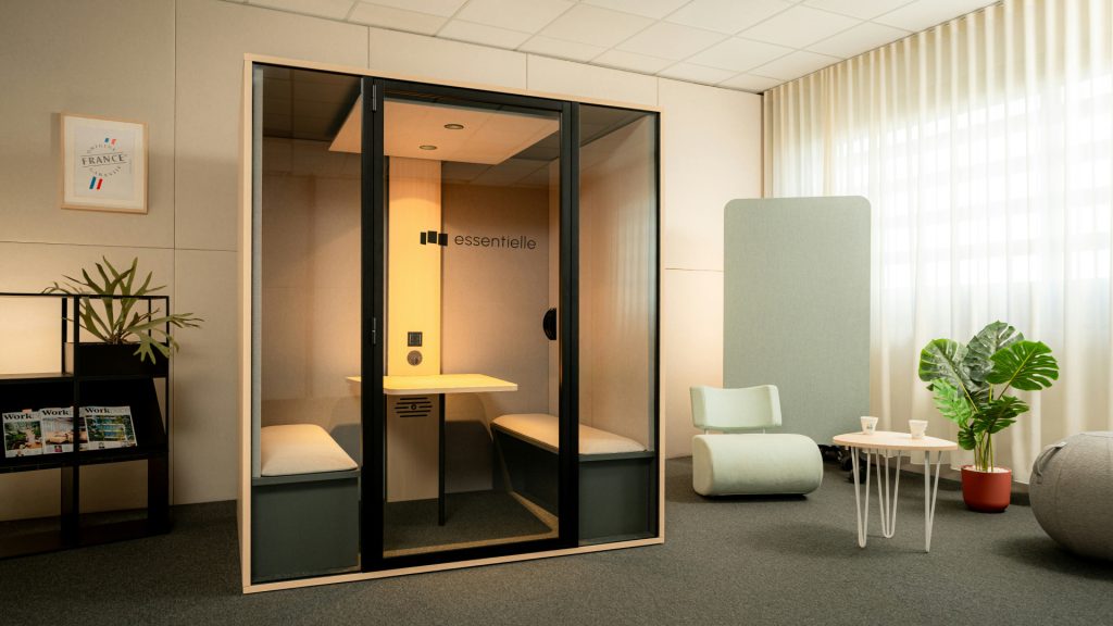 Optimiser l’acoustique d’un espace de travail avec les cabines insonorisées