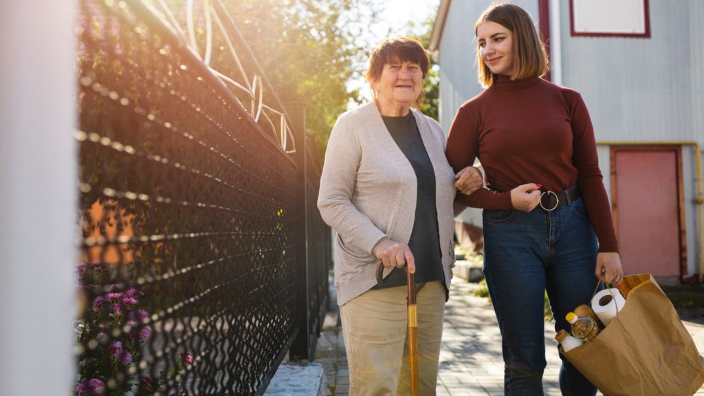 Parents âgés éloignés : gérer la perte d’autonomie à distance