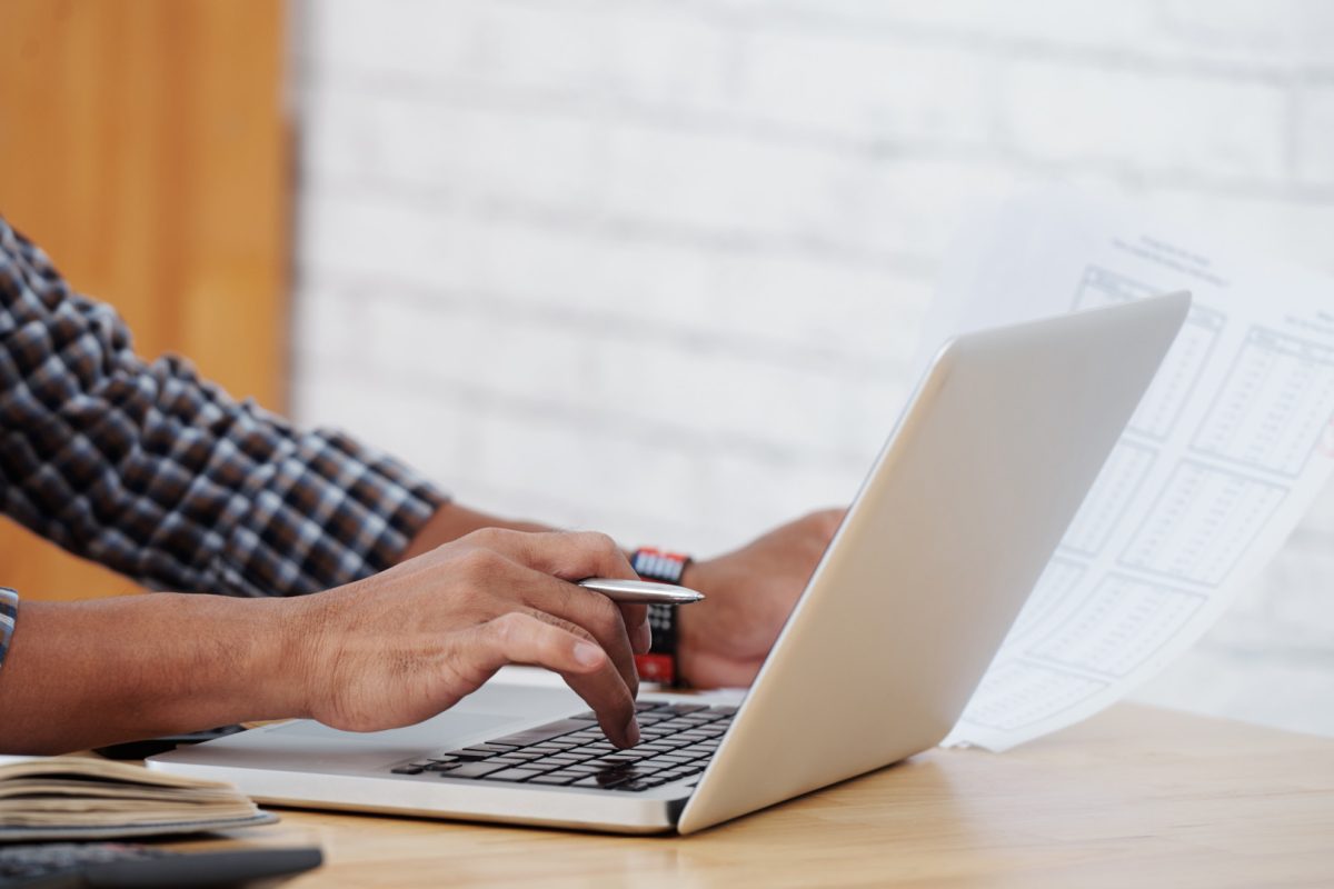 Pourquoi la dématérialisation des factures améliore la productivité ?