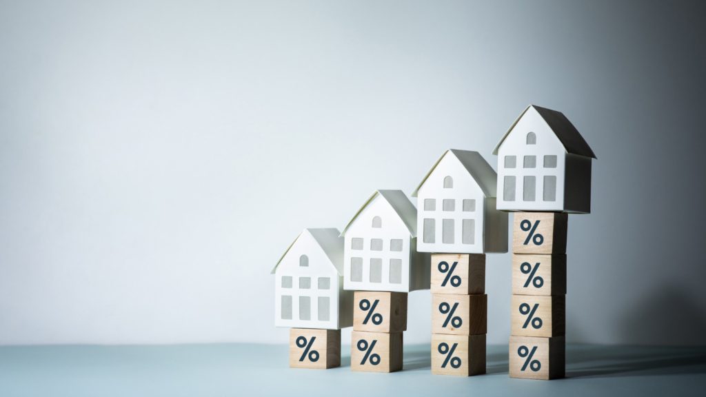 Pourquoi les taux immobiliers montent ou baissent ?